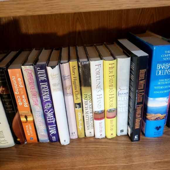 BOOKS Mystery Box 30 Pack for 150$ Rare, New & Vintage  (Read Descriptio… - Picture 10 of 16